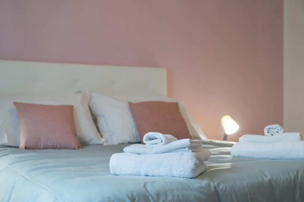 La Verde Rosa - Casa Vacanze A Due Passi Dal Lago Marta Kültér fotó