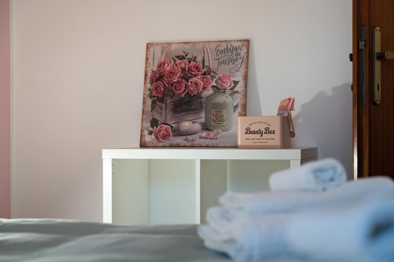 La Verde Rosa - Casa Vacanze A Due Passi Dal Lago Marta Kültér fotó